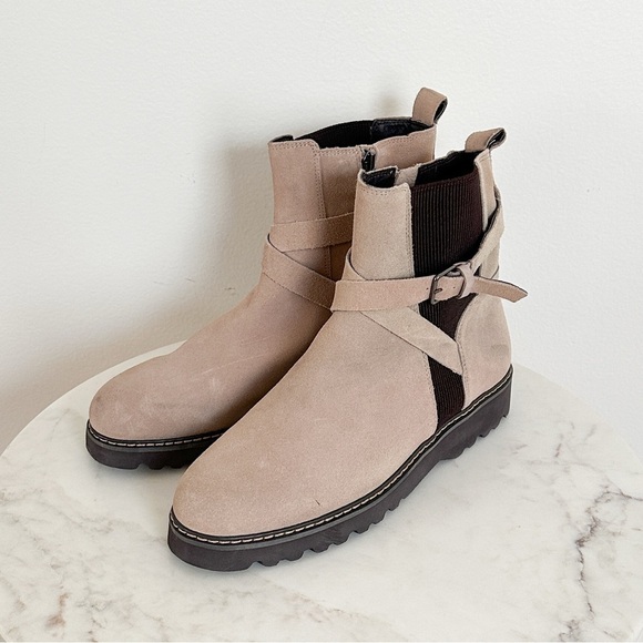 NEW Donald Pliner Suede Captain Bootie Mushroom Size 9.5 - Picture 2 of 7